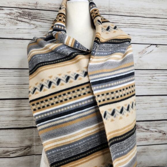 St. John's Bay Women's Fleece Style Scarf Size OS Fall Winter Accessories - Picture 5 of 6